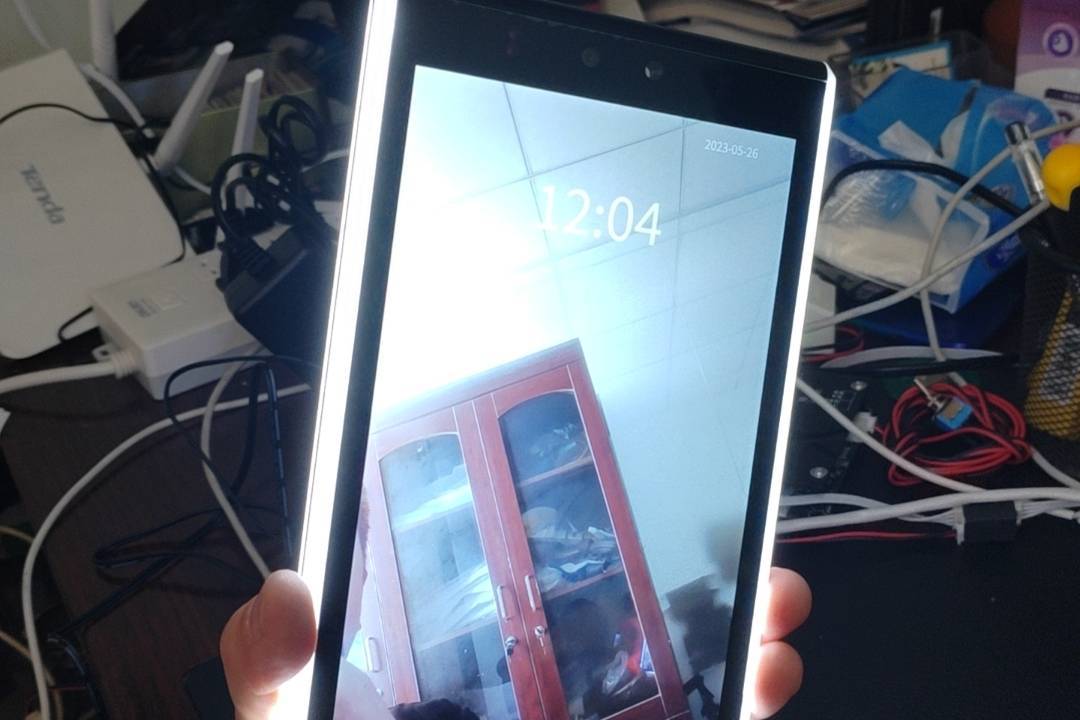 8寸人脸识别刷卡二维码乘梯电梯门禁：IC卡梯控与人脸梯控读头尺寸简介