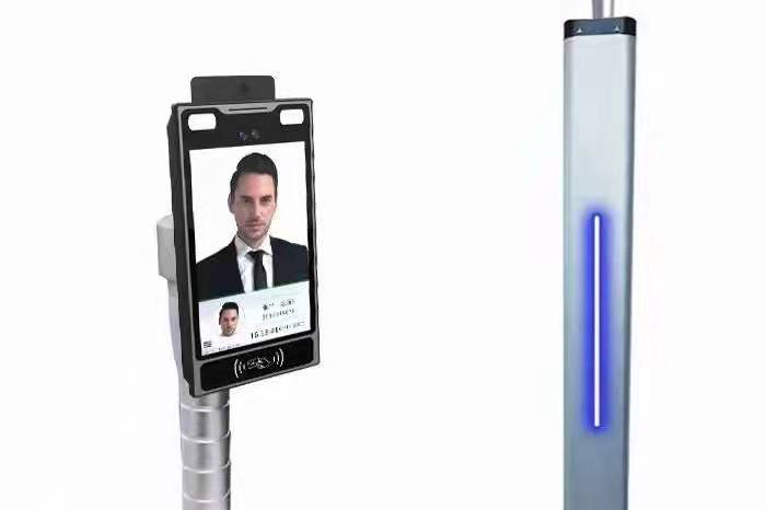 全能一体机：刷身份证、IC卡、人脸识别、扫健康码，带测温门禁