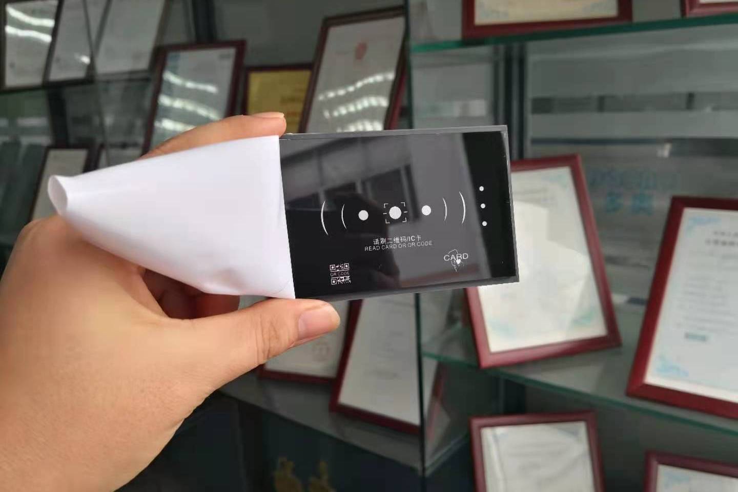 嵌入式二维码刷卡梯控安装后电梯面板完全齐平重新安装