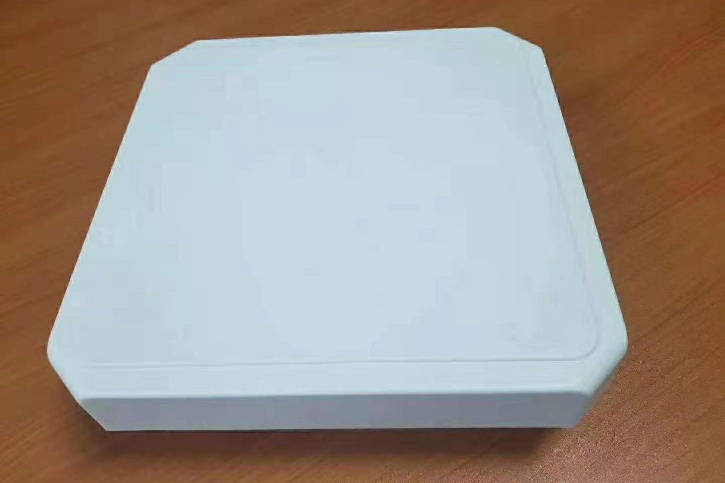 智能安全管理系统：由梯控、车辆管理、门禁、考勤和通道闸机控制等构成的RFID系统