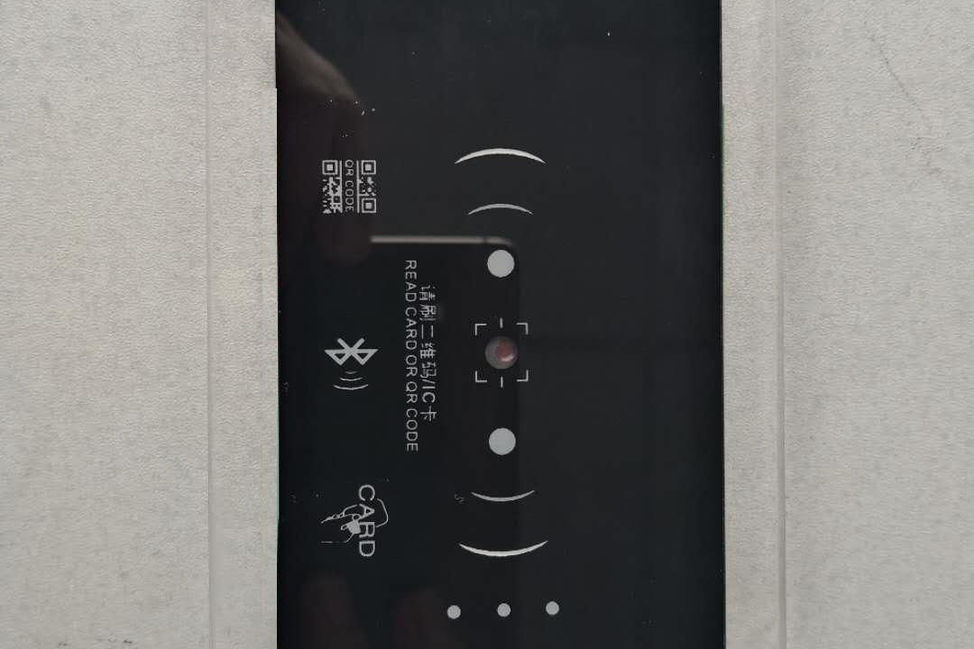 时尚优雅的嵌入式二维码刷卡读头，完美融入梯控和通道闸机