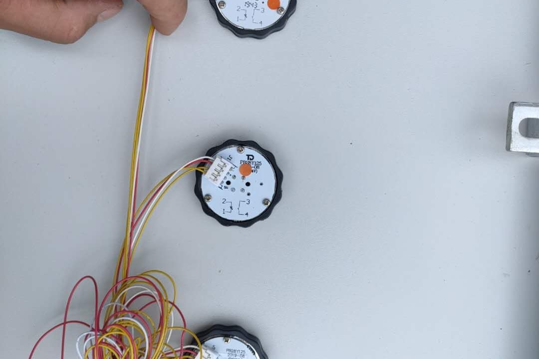 迅达电梯引入智慧化管理技术，实现机器人梯控、刷卡、AI人脸识别和二维码门禁