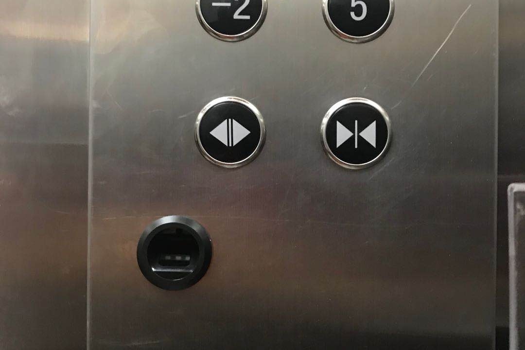 日立电梯是否已安装指纹梯控？