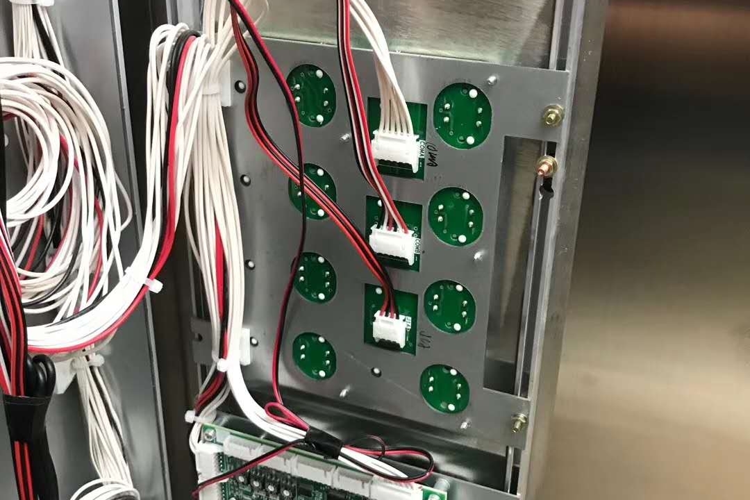 三款三菱电梯型号可进行简便的IC卡无线加装，仅需三根线和5分钟时间