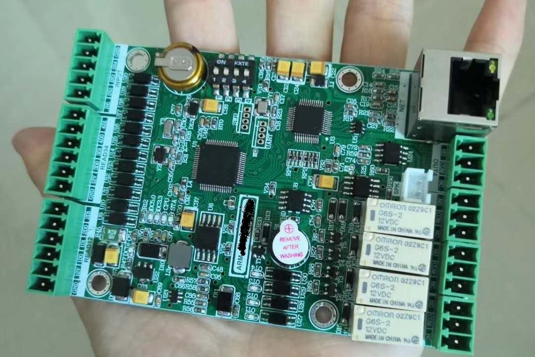 ARM小板子门禁控制器：多功能高性价比设备，适用于票务、门禁和通道闸机等场景的二维码刷卡系统